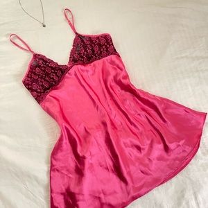 ❌ SOLD ELSEWHERE ‼️ Rose lace slip